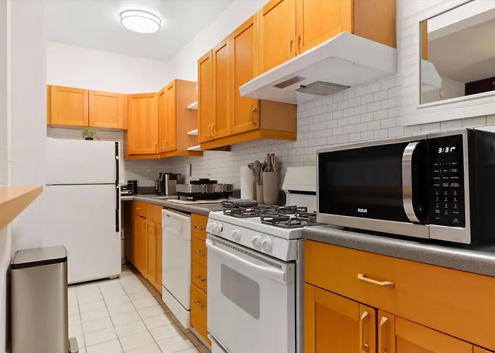 Chic 1-Br Loft Nestled Between Dupont & Logan