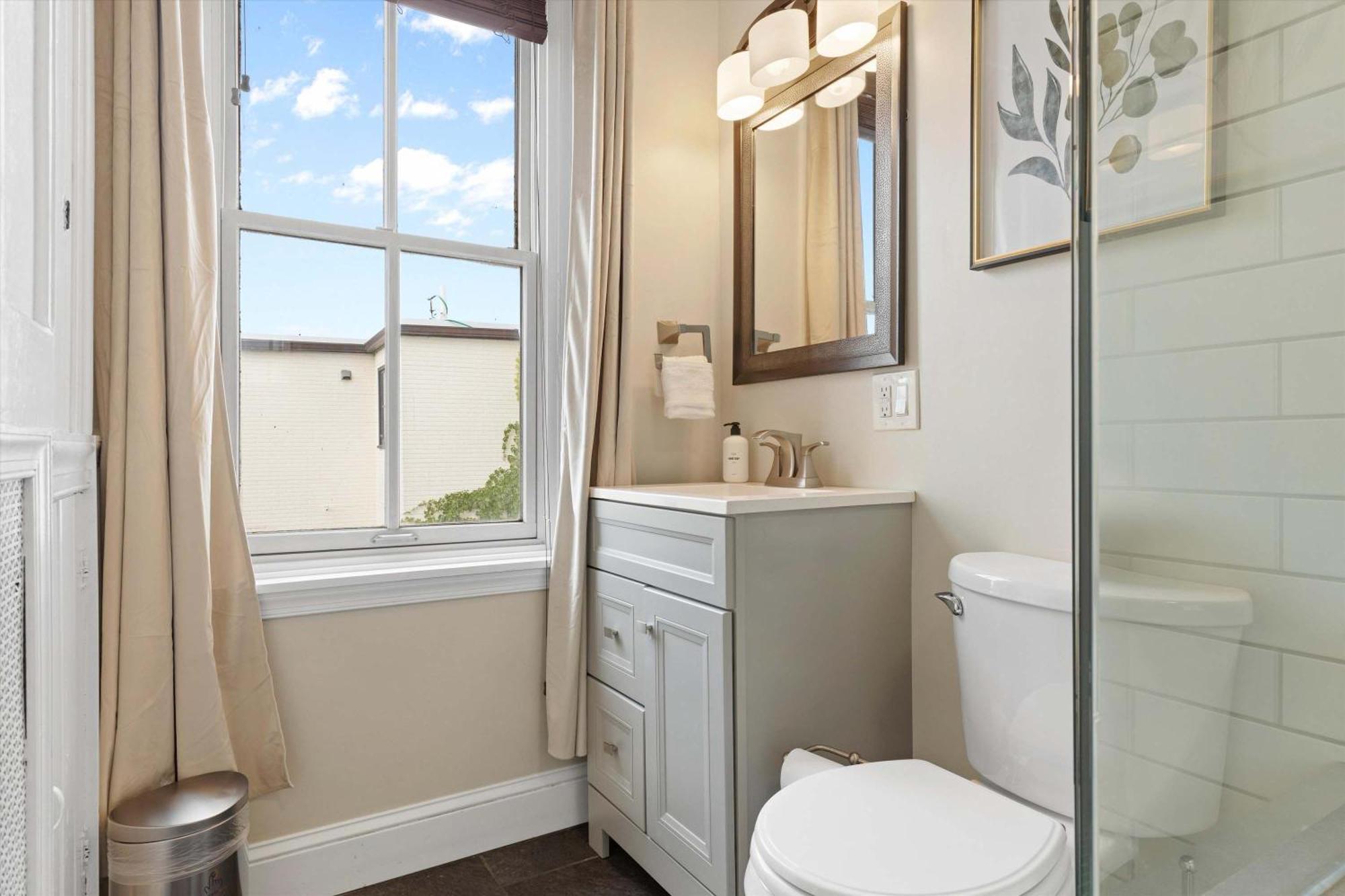 Chic 1-br Loft Nestled Between Dupont & Logan Appartamento *